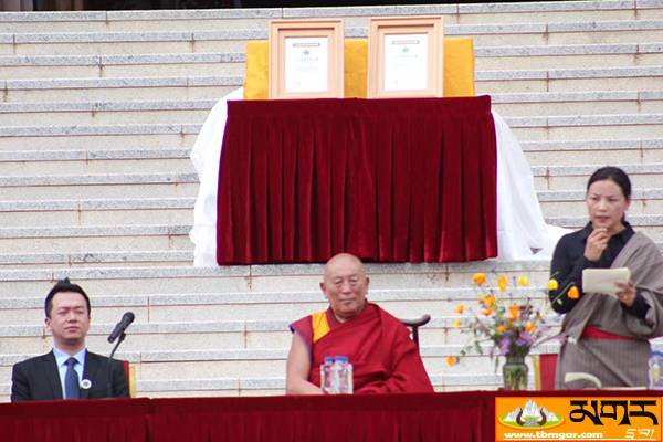 སྒོ་མང་དགོན་གྱི་བྱམས་སྐུ་དང་ལྷ་ཁང་ལ་ཚད་ཐོན་ཅིས་ནས་སུའི་དཔང